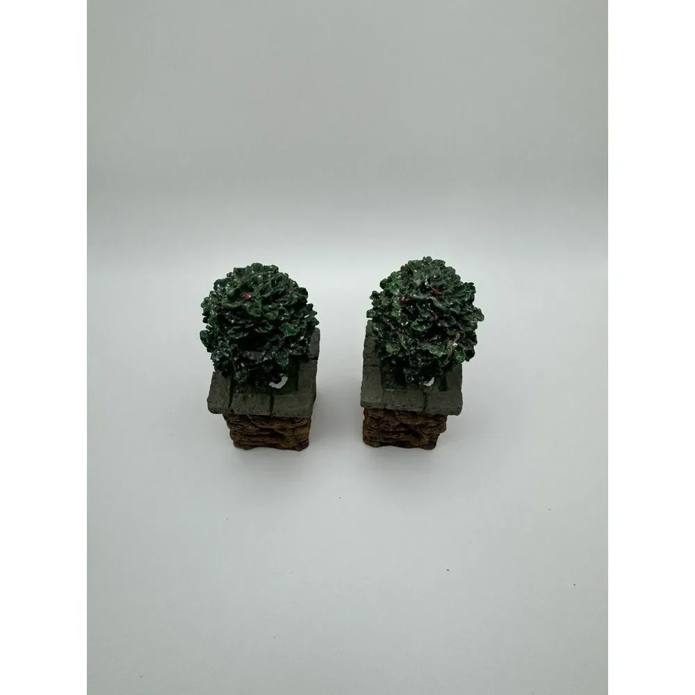 Dept 56 Village Accessory STONE CORNER Posts with Holly Tree 52649 Retired